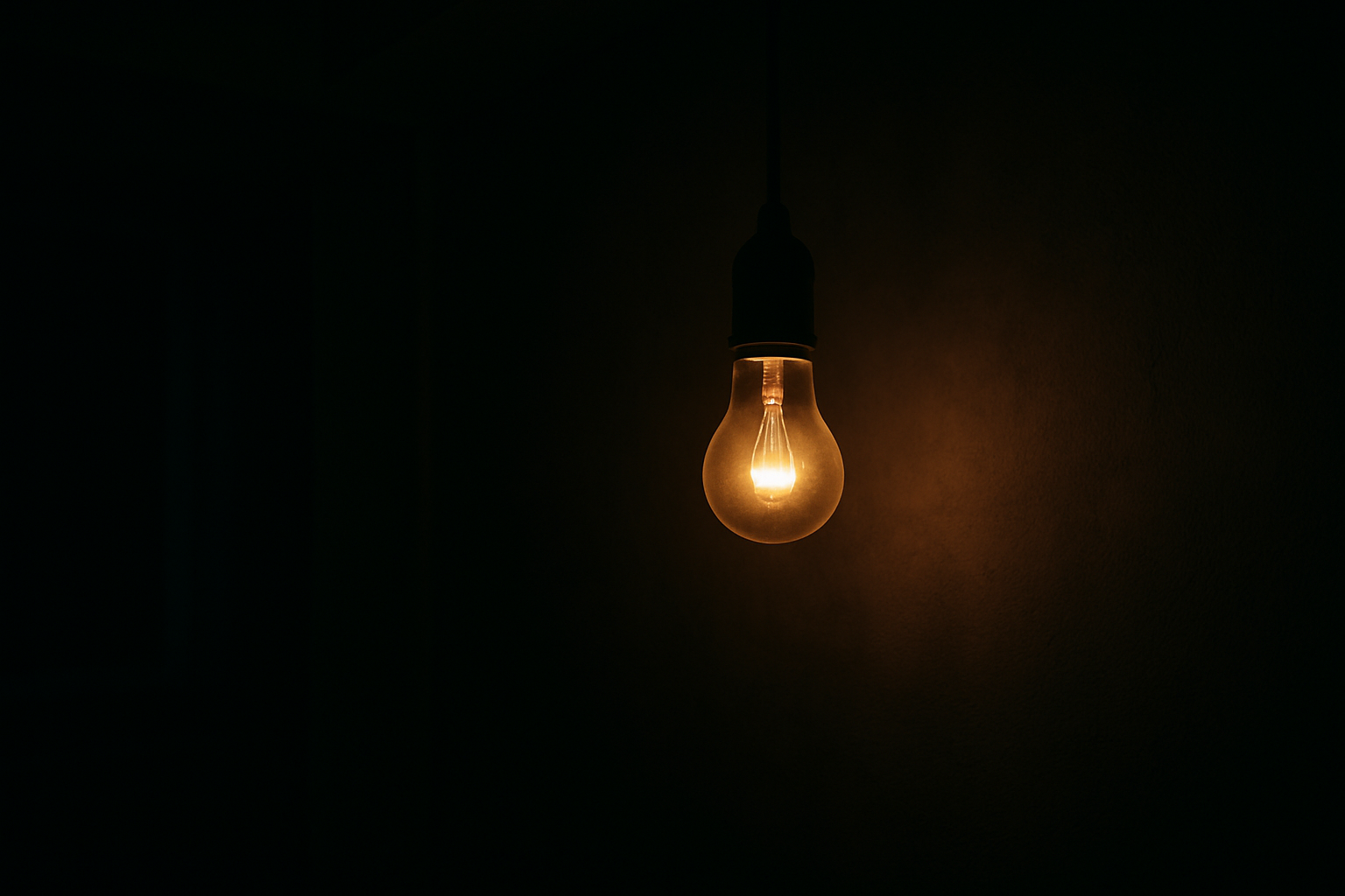 sonnen Battery Australia: An Expert Review for Your Home 4 A light on during a blackout, powered by a sonnen battery's backup function.