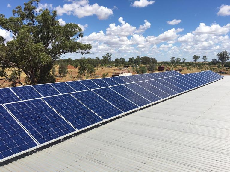 9.5kW Phono solar array on a rural shed roof
